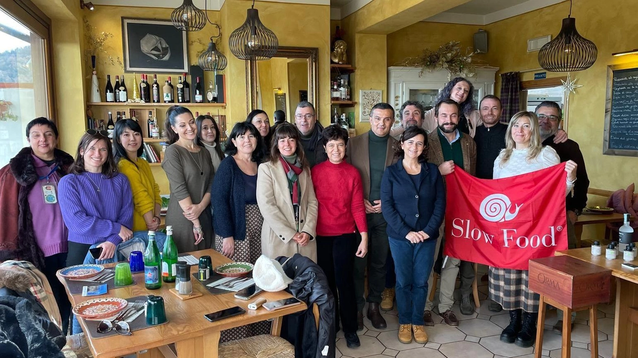 I partecipanti all’iniziativa «Walking Tour Roccatederighi», che si è svolta ieri con successo nel borgo collinare I partecipanti all’iniziativa «Walking Tour Roccatederighi», che si è svolta ieri con successo nel borgo collinare