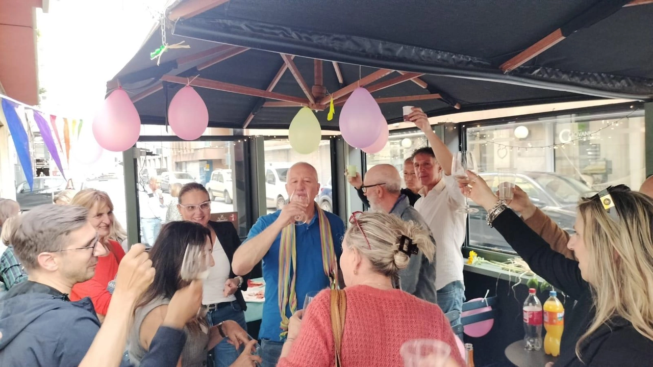 FOLIGNO Oltre 5mila pazienti curati in 32 anni di servizio. Numeri importanti per la carriera del dottor Ivano Cenci, psichiatra... FOLIGNO Oltre 5mila pazienti curati in 32 anni di servizio. Numeri importanti per la carriera del dottor Ivano Cenci, psichiatra...