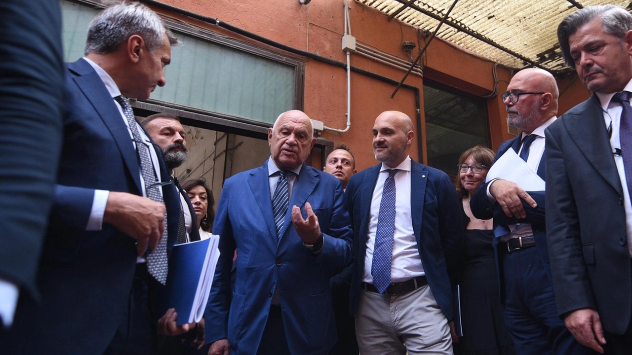 Il ministro della Giustizia Carlo Nordio durante il sopralluogo all’ex carcere di piazza Partigiani nell’ottobre del 2023 Il ministro della Giustizia Carlo Nordio durante il sopralluogo all’ex carcere di piazza Partigiani nell’ottobre del 2023