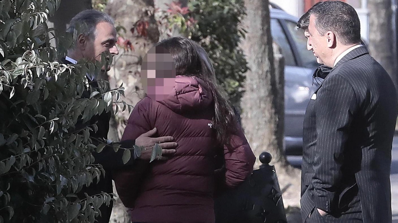 La giovane a Siena nell’aprile scorso con il suo. avvocato Guidarelli La giovane a Siena nell’aprile scorso con il suo. avvocato Guidarelli
