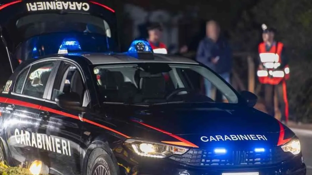 Una volante dei carabinieri (foto di repertorio) Una volante dei carabinieri (foto di repertorio)