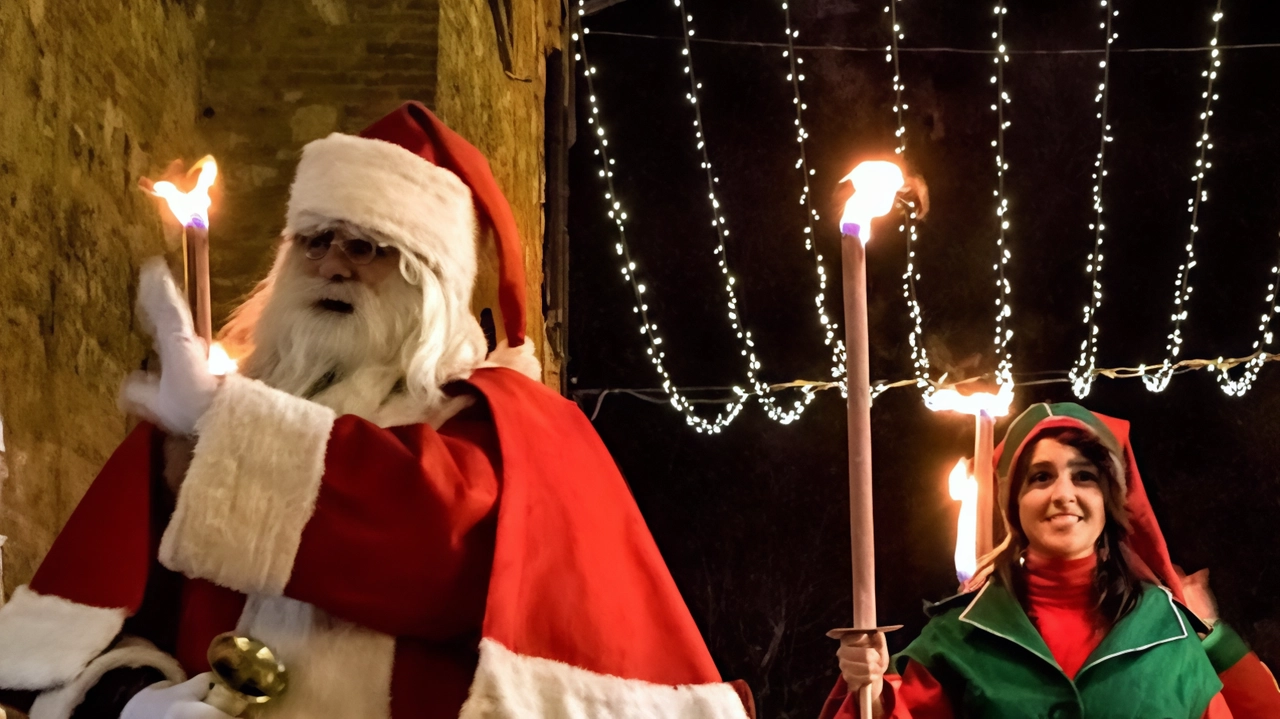 Domenica in piazza la Vergine/Corso Matteotti ci sarà la parata di Babbo Natale foto d’archivio Domenica in piazza la Vergine/Corso Matteotti ci sarà la parata di Babbo Natale foto d’archivio