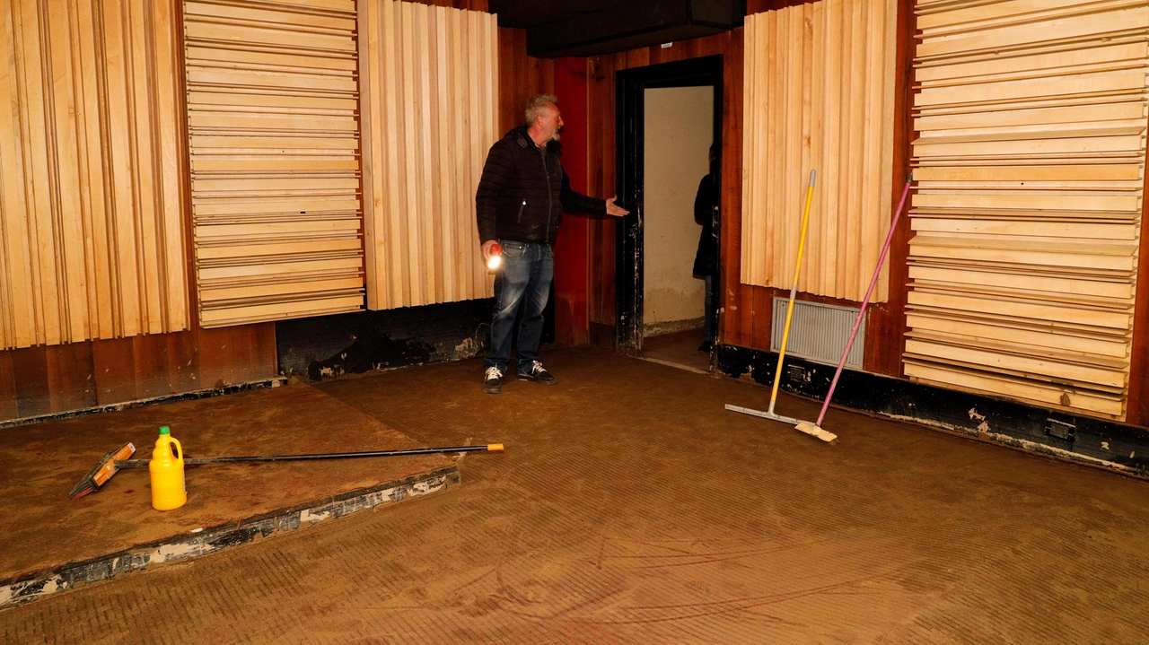 Parsifal, la sala prove e studio di registrazione di via della Tonietta a Sesto Fiorentino completamente sommerso dall’acqua