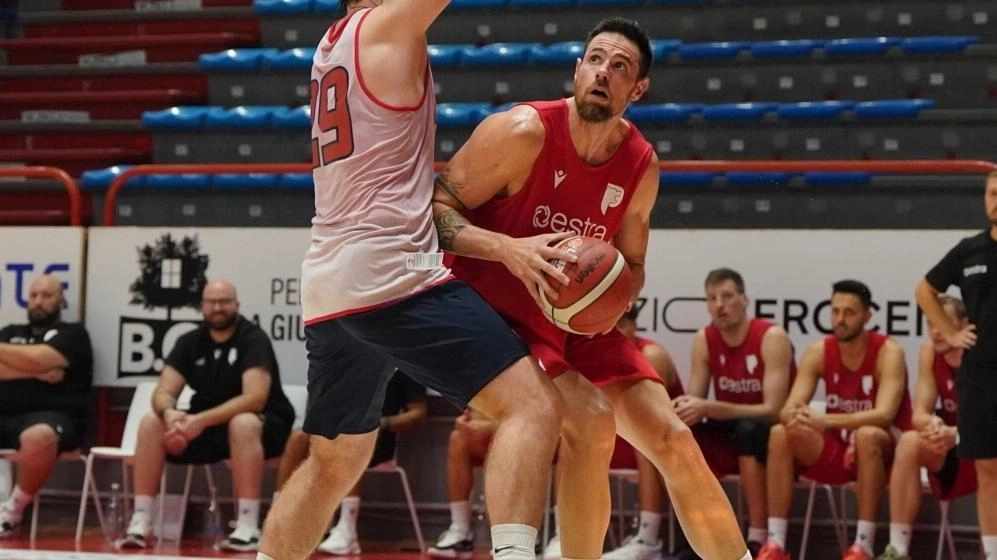 Basket Serie A2. Estra, brutte notizie sull’infortunio di Zanotti. Distorsione al ginocchio sinistro: 40 giorni di stop