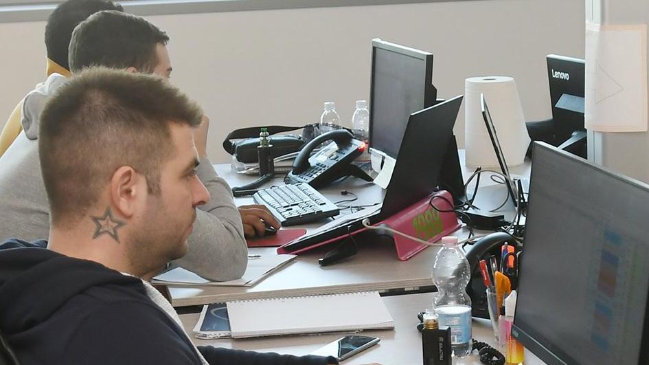 Luni, il Comune torna ad assumere. Via al concorso per due geometri. La graduatoria insieme agli altri enti Luni, il Comune torna ad assumere. Via al concorso per due geometri. La graduatoria insieme agli altri enti