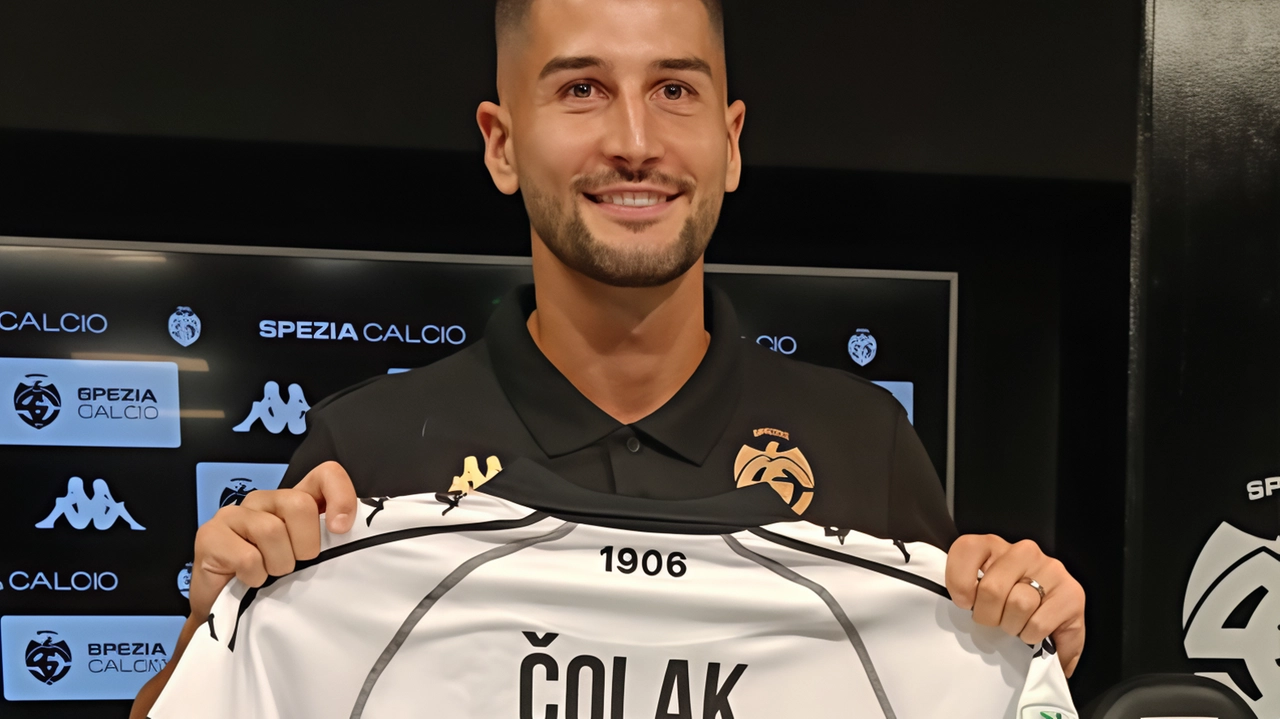 Antonio Mirko Colak con la maglia dello Spezia Antonio Mirko Colak con la maglia dello Spezia