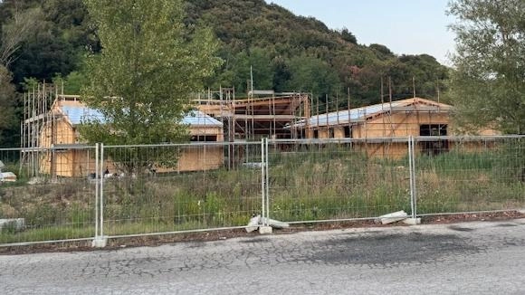 L’avanzamento dei lavori per la realizzazione della Casa di Comunità che sarà di tipologia Spoke e lavorerà in rete con le altre strutture territoriali e in integrazione con gli ospedali: opera da un milione e 100 mila euro L’avanzamento dei lavori per la realizzazione della Casa di Comunità che sarà di tipologia Spoke e lavorerà in rete con le altre strutture territoriali e in integrazione con gli ospedali: opera da un milione e 100 mila euro