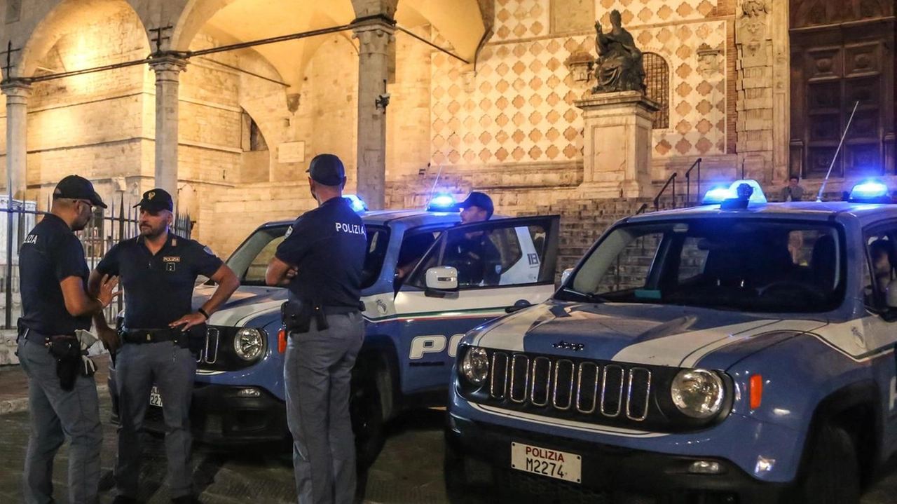 Sull’episodio indaga la polizia dopo l’intervento richiesto da diverse persone che hanno assistito all’episodio di violenza in centro storico Sull’episodio indaga la polizia dopo l’intervento richiesto da diverse persone che hanno assistito all’episodio di violenza in centro storico