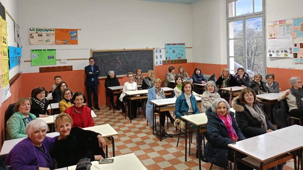 Le ’studentesse’ della maturità 1975 al San Francesco di Sales