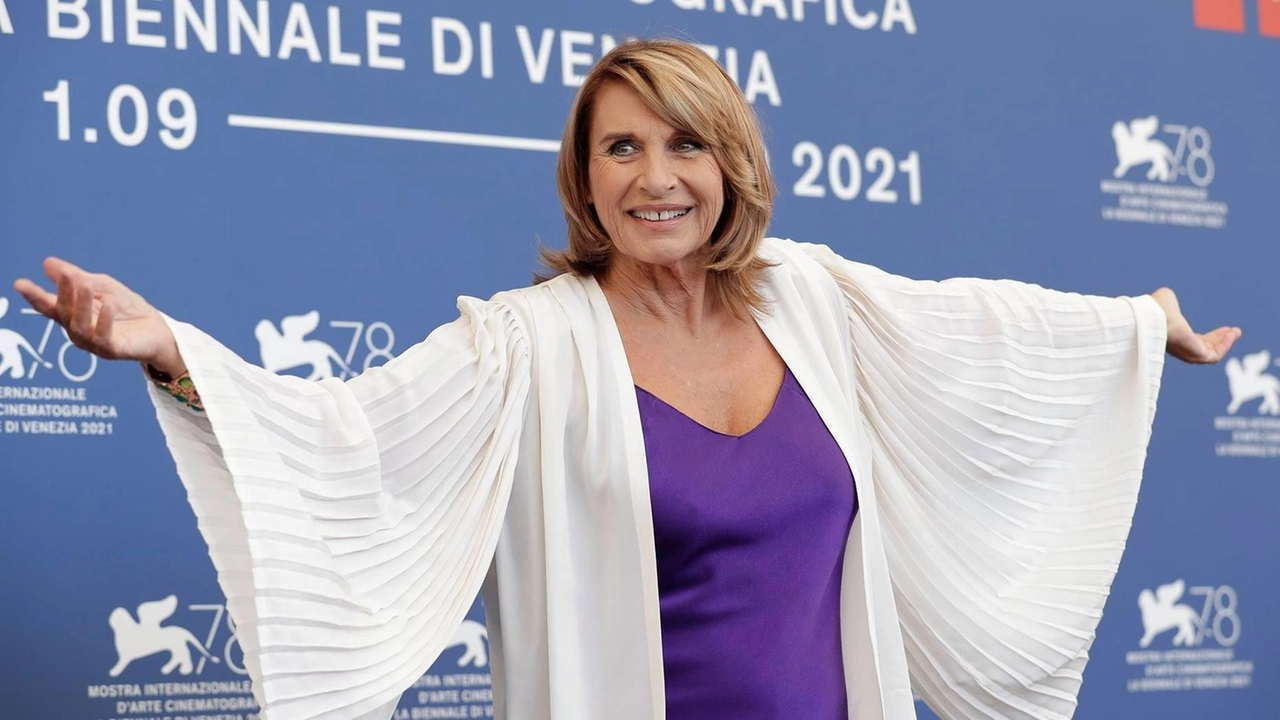 In “Ho amato tutto“ Paola Pitagora rievoca la vita di Donna Paola Menesini Brunelli con i musicisti Peppe D’Argenzio ed Emanuele Bultrini. Regia di Evita Ciri In “Ho amato tutto“ Paola Pitagora rievoca la vita di Donna Paola Menesini Brunelli con i musicisti Peppe D’Argenzio ed Emanuele Bultrini. Regia di Evita Ciri