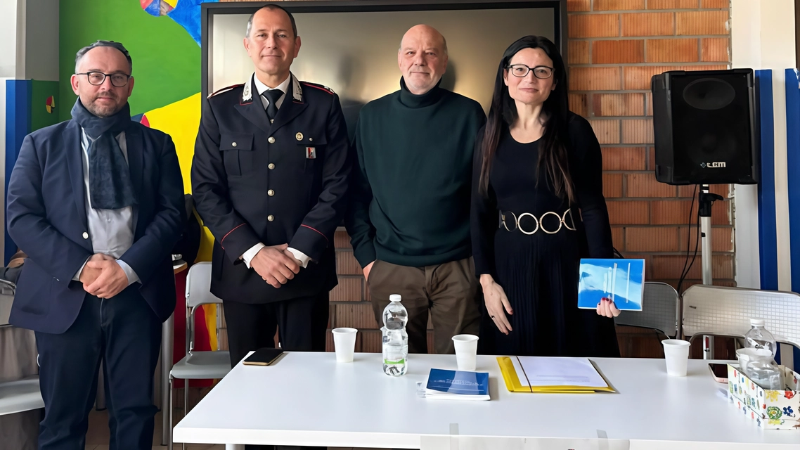 Attenzione e partecipazione nell’incontro tra 120 alunni delle classi seconde e terze della ’Ceccardi’ e lo psicologo Roberto Sbrana Attenzione e partecipazione nell’incontro tra 120 alunni delle classi seconde e terze della ’Ceccardi’ e lo psicologo Roberto Sbrana