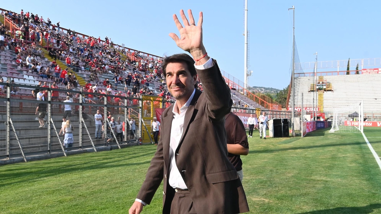 Il presidente biancorosso Javier Faroni Il presidente biancorosso Javier Faroni