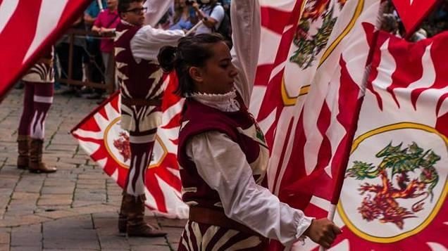 La festa medievale di Volterra ha visto una leggera ripresa di visitatori nonostante la pioggia, con numeri incoraggianti rispetto alla settimana precedente. La festa medievale di Volterra ha visto una leggera ripresa di visitatori nonostante la pioggia, con numeri incoraggianti rispetto alla settimana precedente.
