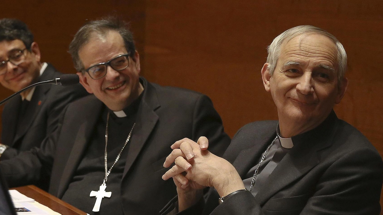 Il cardinale Lojudice (al centro) con il cardinal Zuppi, presidente Cei Il cardinale Lojudice (al centro) con il cardinal Zuppi, presidente Cei