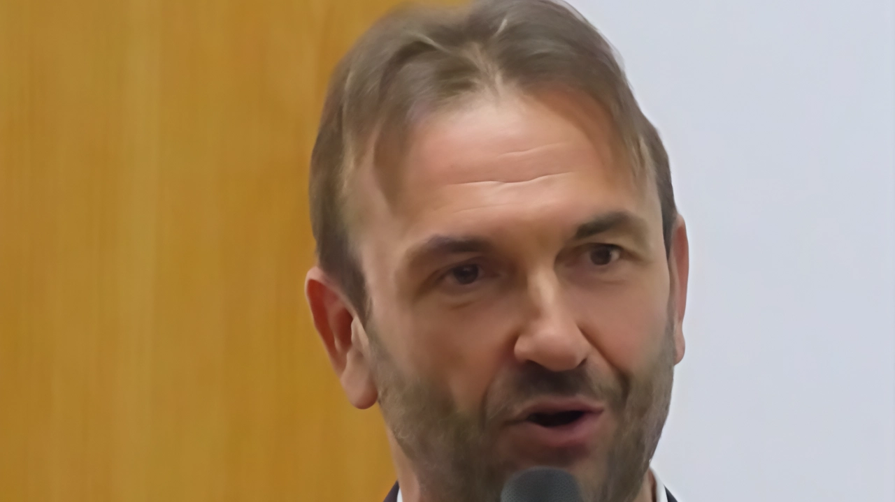 Il sindaco di Pratovecchio Stia Luca Santini è intervenuto sulla recente polemica relativa alla Conferenza dei sindaci del Casentino. «. Sono decisamente preoccupato della situazione di stallo che si è venuta a creare» Il sindaco di Pratovecchio Stia Luca Santini è intervenuto sulla recente polemica relativa alla Conferenza dei sindaci del Casentino. «. Sono decisamente preoccupato della situazione di stallo che si è venuta a creare»