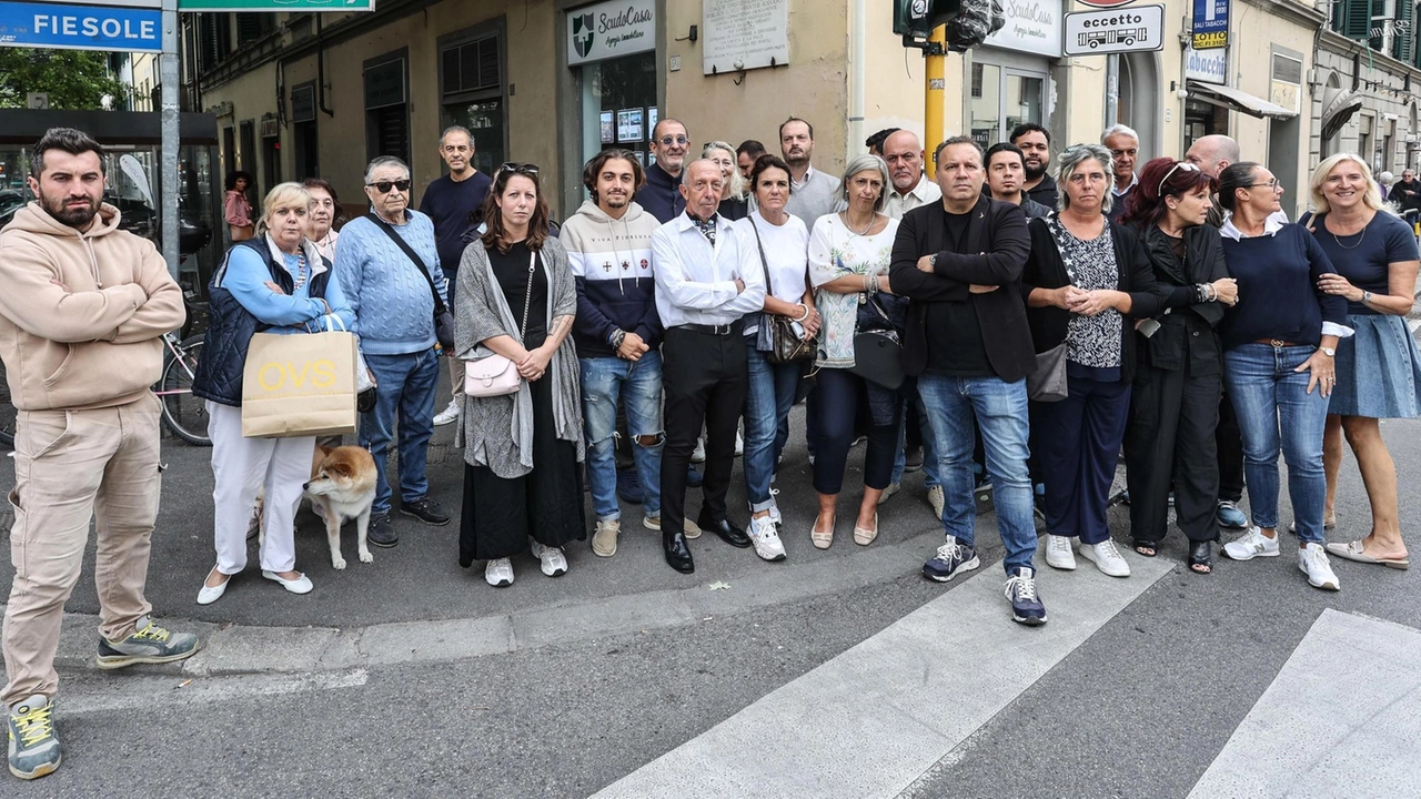 Quartiere preso d’assalto dai vandali, la rabbia e lo sconforto di commercianti e residenti. Protesta anche a San Jacopino: "Pronti a dormire nei negozi". Prima risposta del Comune. Quartiere preso d’assalto dai vandali, la rabbia e lo sconforto di commercianti e residenti. Protesta anche a San Jacopino: "Pronti a dormire nei negozi". Prima risposta del Comune.