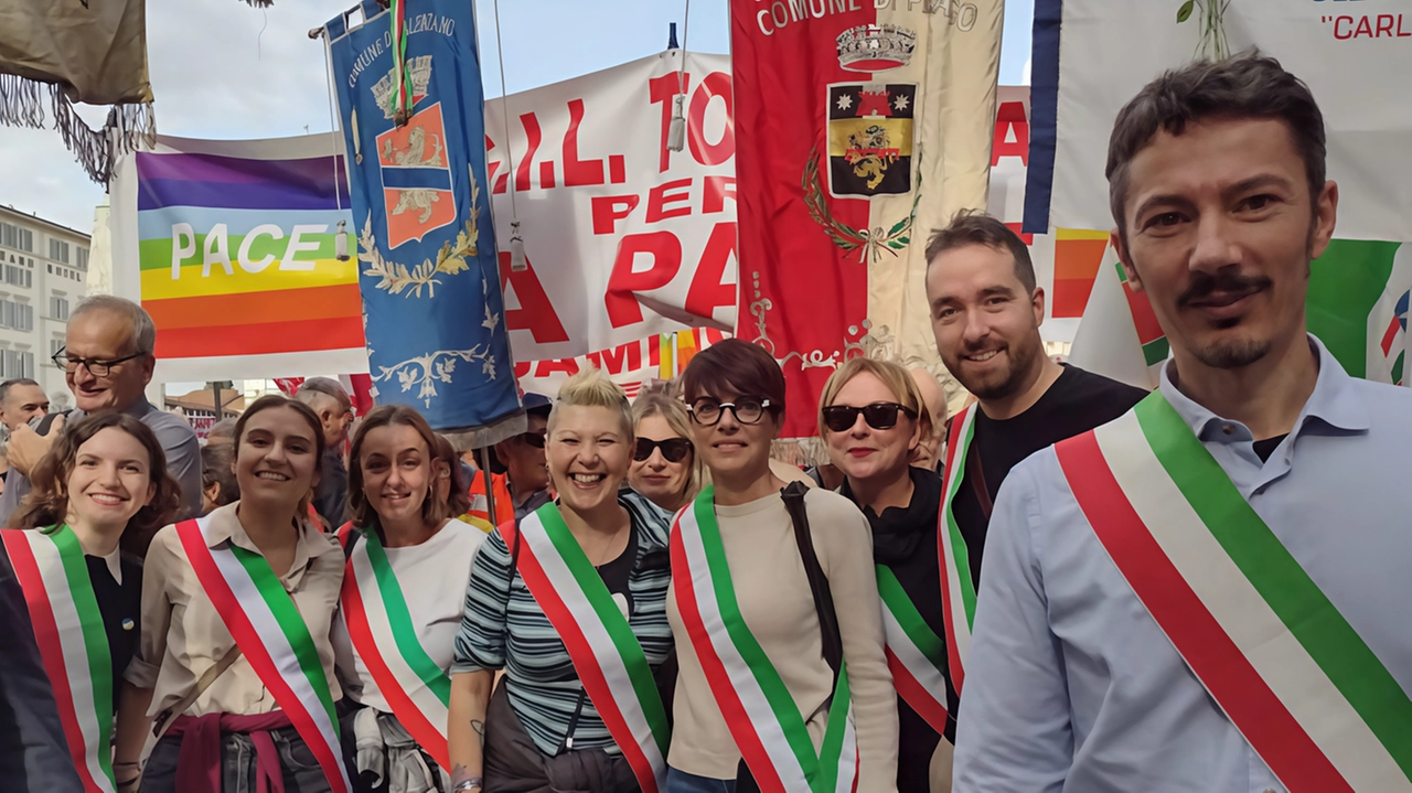 Alcuni. amministratori con la sindaca di Firenze Sara Funaro ieri alla marcia per la pace Alcuni. amministratori con la sindaca di Firenze Sara Funaro ieri alla marcia per la pace