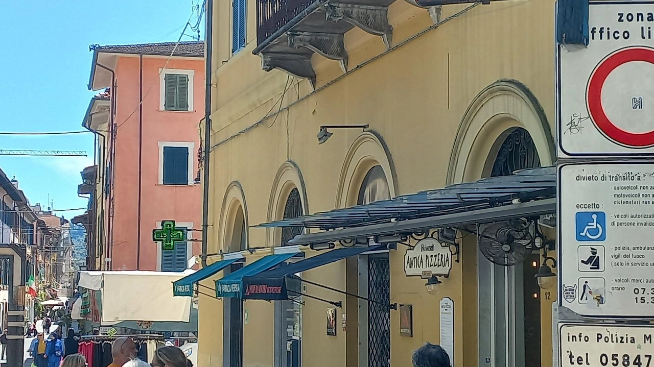 Le attività di piazza Statuto sono state tra le più colpite dai continui sbalzi di corrente registrati sabato in città Le attività di piazza Statuto sono state tra le più colpite dai continui sbalzi di corrente registrati sabato in città