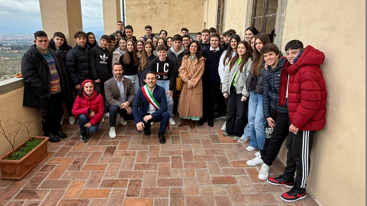 Foto di gruppo dei premiati delle scuole medie e superiori