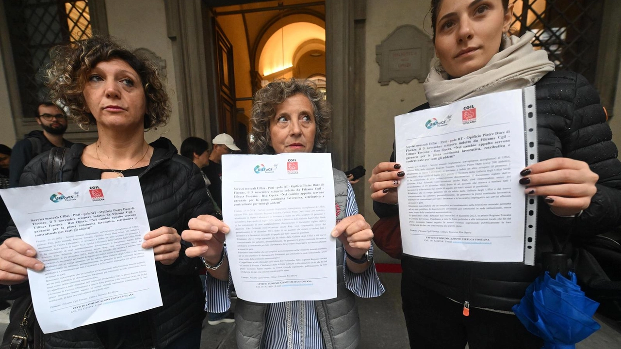 Un momento della protesta di venerdì scorso dei lavoratori dei servizi museali di Uffizi, palazzo Pitti, polo museale Regione Toscana, Opificio Pietre Dure Un momento della protesta di venerdì scorso dei lavoratori dei servizi museali di Uffizi, palazzo Pitti, polo museale Regione Toscana, Opificio Pietre Dure
