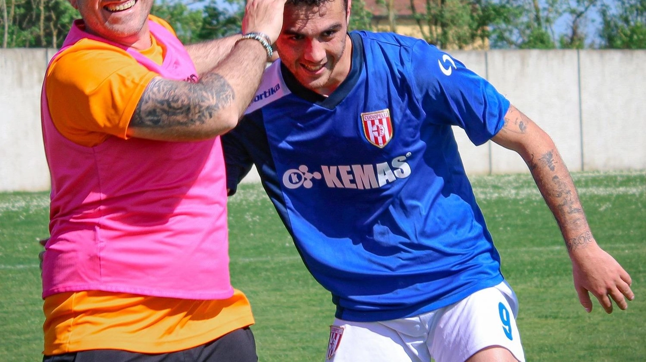 A destra Edoardo Fantini con la maglia della Cuoiopelli A destra Edoardo Fantini con la maglia della Cuoiopelli