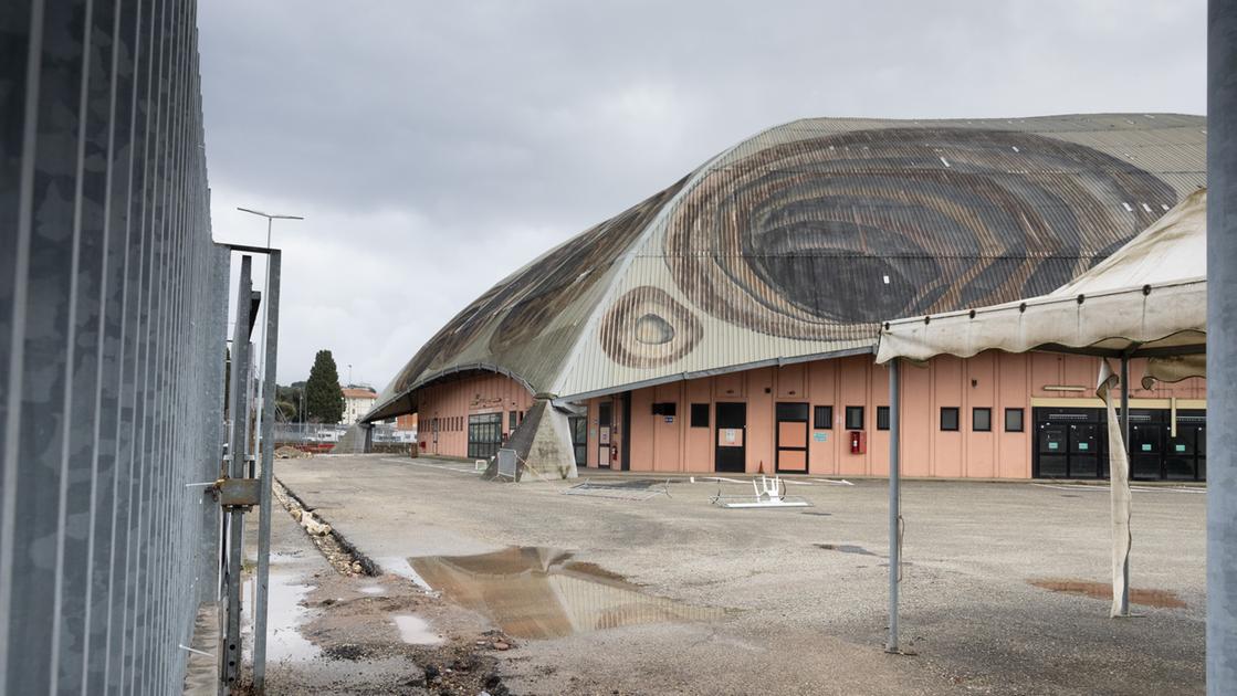 I lavori al PalaTerme: ritardi sulla copertura. Posticipato il rientro di Fabo e La T Tecnica I lavori al PalaTerme: ritardi sulla copertura. Posticipato il rientro di Fabo e La T Tecnica