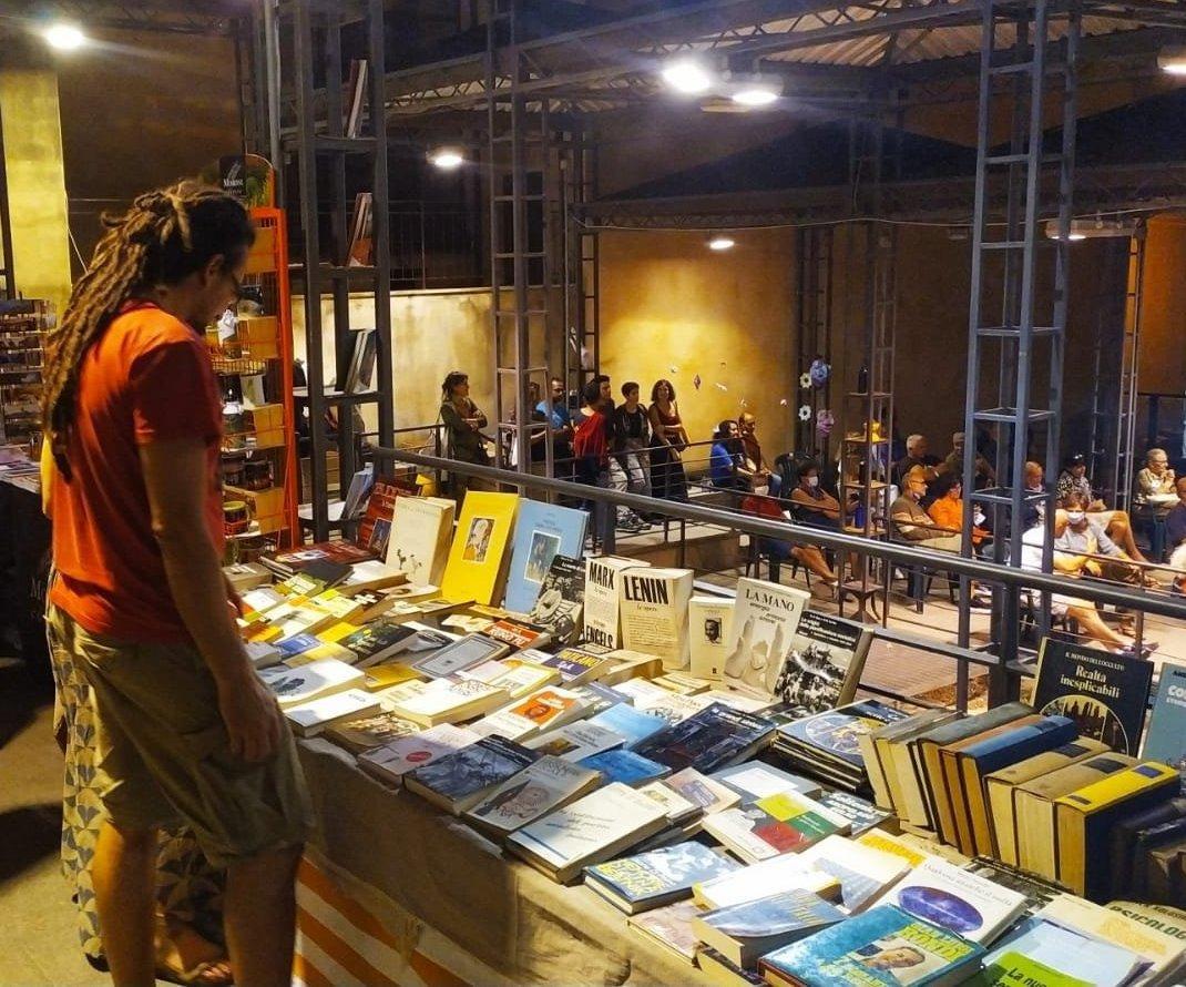 https://www.lanazione.it/image-service/view/acePublic/alias/contentid/ODkxZTE0YmMtMzMwNy00/0/memoria-e-attualita-pitigliano-celebra-la-letteratura-resistente.jpeg?f=1.91:1&w=1200