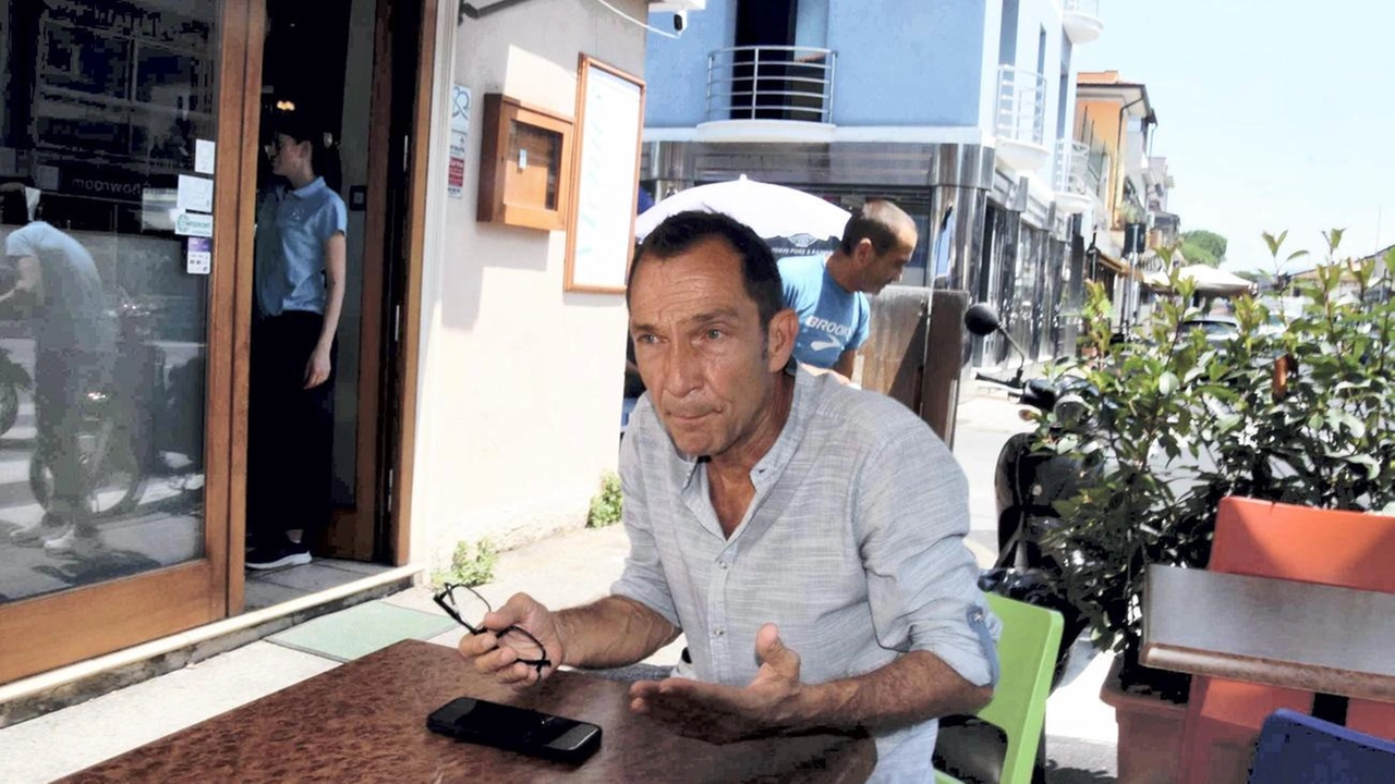 La rabbia di Fabio Gentili per quanto successo nel suo locale La rabbia di Fabio Gentili per quanto successo nel suo locale