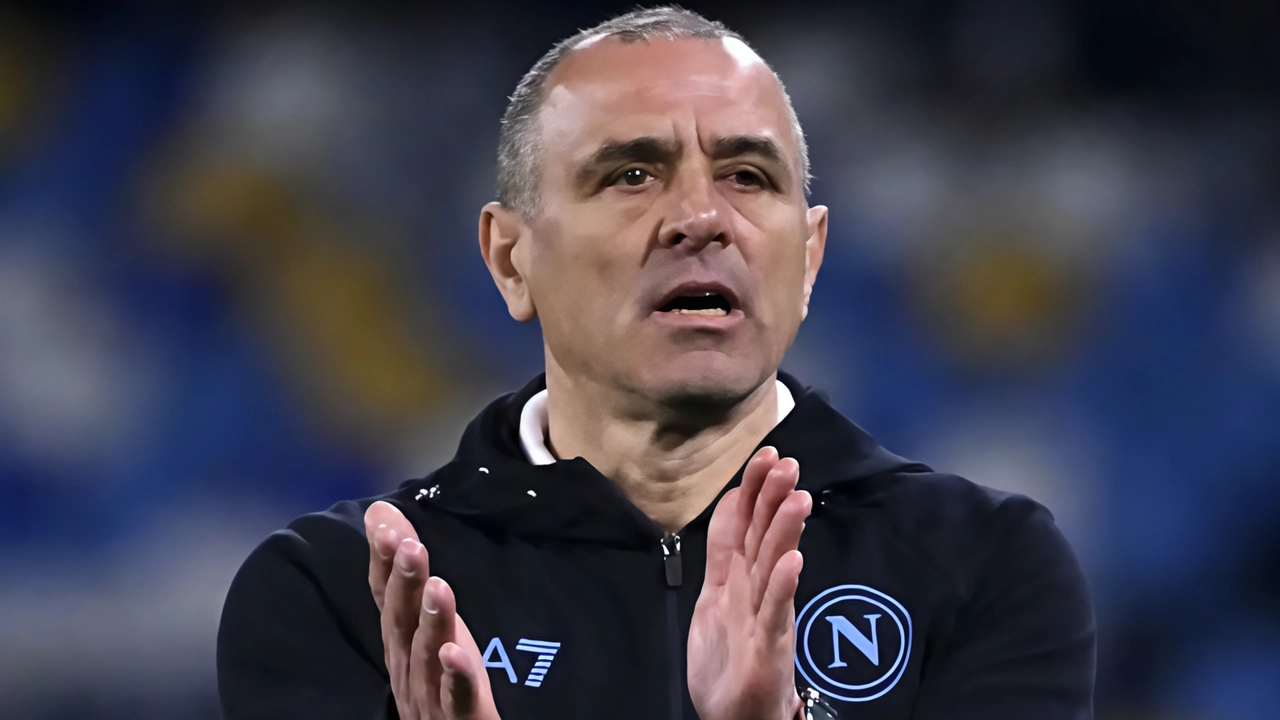 Francesco Calzona, 56 anni, è il. commissario tecnico della Nazionale della Slovacchia. Nel 2024 ha allenato il Napoli mantenendo. anche l’incarico di ct Francesco Calzona, 56 anni, è il. commissario tecnico della Nazionale della Slovacchia. Nel 2024 ha allenato il Napoli mantenendo. anche l’incarico di ct