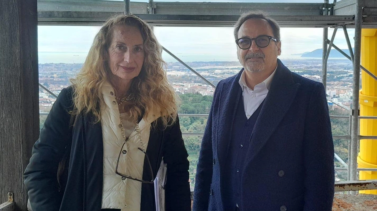 Il sopralluogo al Castello Malaspina del sindaco Persiani con la Soprintendenza e, in basso, l’immagine di uno dei cantieri esistenti all’interno della struttura Il sopralluogo al Castello Malaspina del sindaco Persiani con la Soprintendenza e, in basso, l’immagine di uno dei cantieri esistenti all’interno della struttura