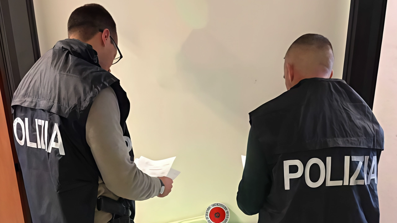 Il personale della Digos della Questura di Grosseto ha portato a termine una lunga e complessa indagine che ha scoperchiato un sistema ben radicato Il personale della Digos della Questura di Grosseto ha portato a termine una lunga e complessa indagine che ha scoperchiato un sistema ben radicato