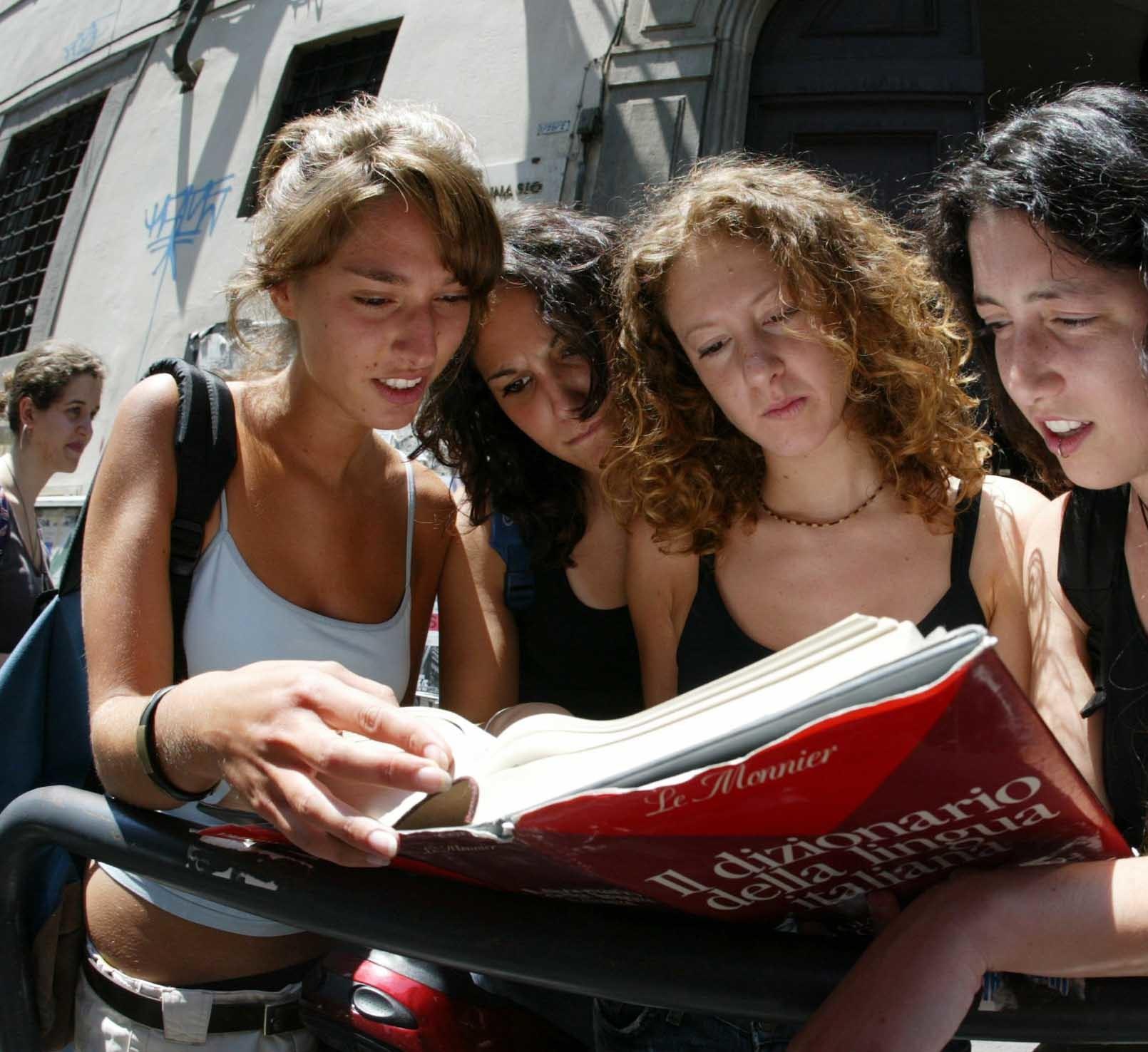 Via agli esami di maturità. Oggi il compito d’italiano Via agli esami di maturità. Oggi il compito d’italiano