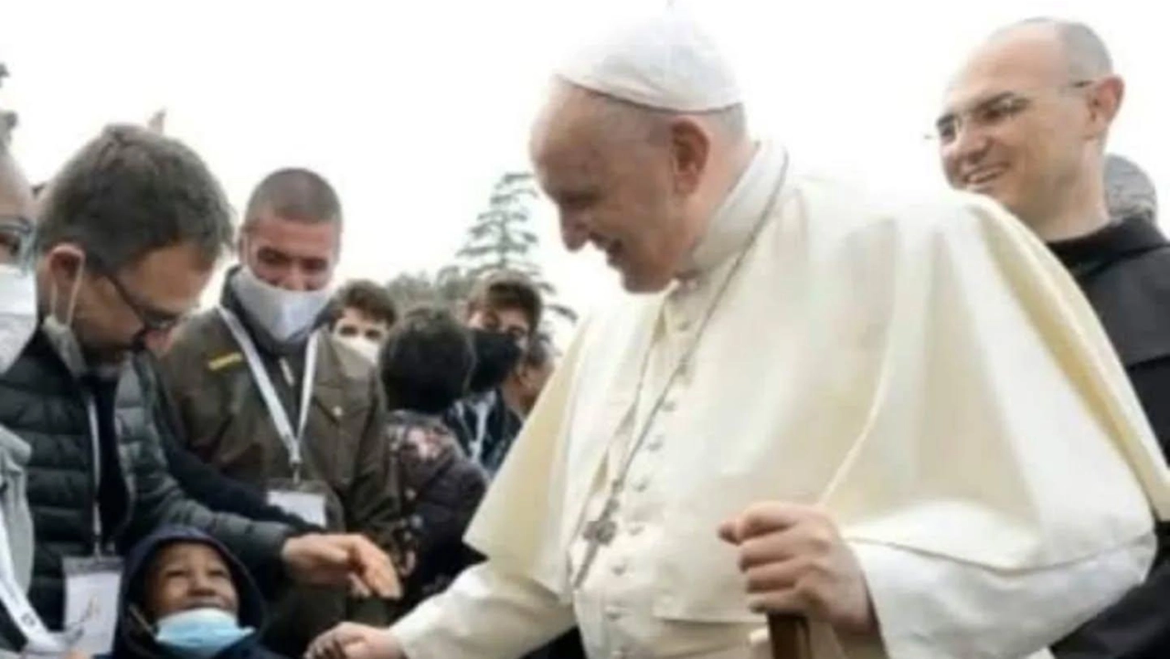 Il direttore della Caritas diocesana: "Nel 2016, due mesi prima della mia ordinazione, mi abbracciò e mi diede una pacca sulla spalla di incoraggiamento" .