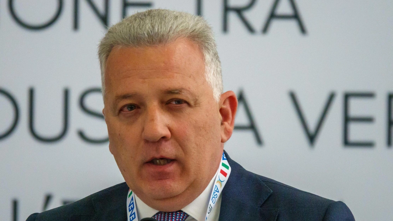 Il presidente della Provincia, Pierluigi Peracchini, dopo l’affondo dei Comuni della Val di Vara, ha richiamato il gestore del servizio idrico all’applicazione delle norme sul servizio di lettura dei contatori Il presidente della Provincia, Pierluigi Peracchini, dopo l’affondo dei Comuni della Val di Vara, ha richiamato il gestore del servizio idrico all’applicazione delle norme sul servizio di lettura dei contatori