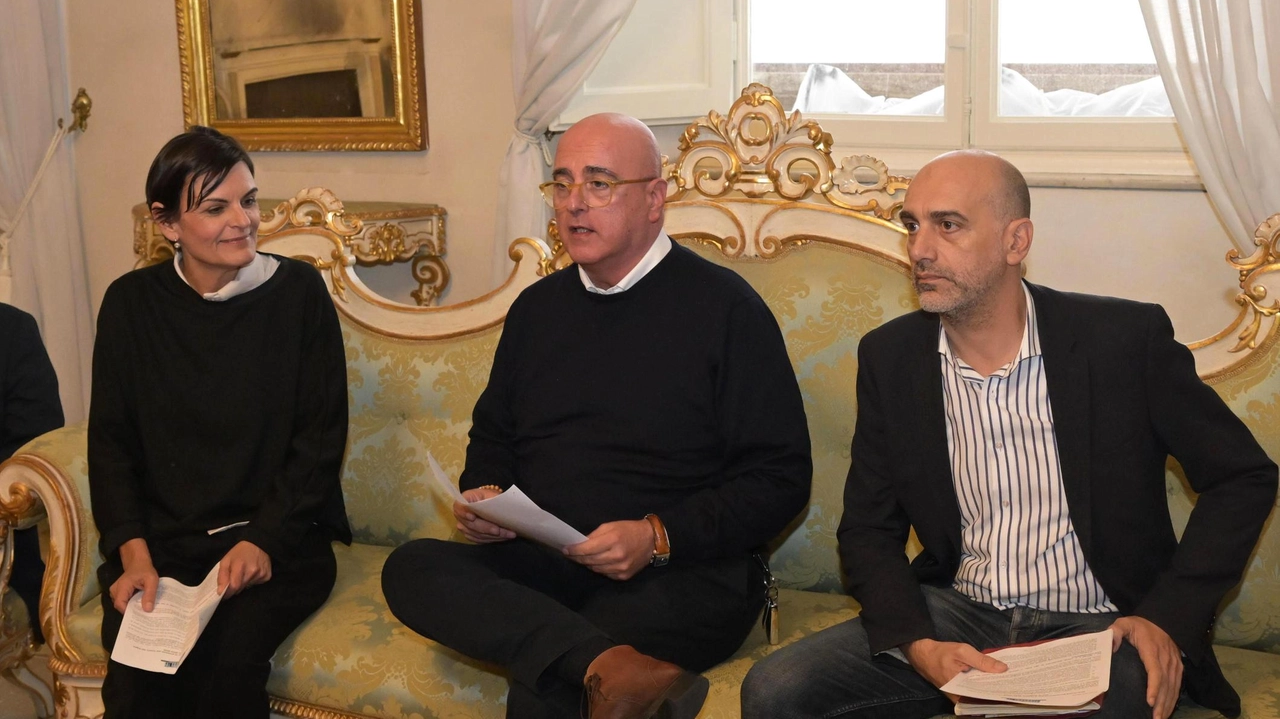 L’assessore Simona Testaferrata, Giorgio Angelo Lazzarini e Cataldo Russo (rispettivamente amministratore unico e direttore artistico del Giglio) L’assessore Simona Testaferrata, Giorgio Angelo Lazzarini e Cataldo Russo (rispettivamente amministratore unico e direttore artistico del Giglio)