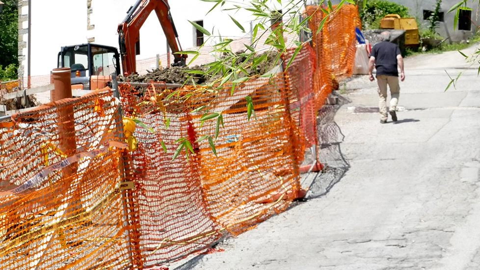 Lo smottamento è avvenuto nella prima mattinata di ieri su un tratto della via che porta al Ponte Sospeso, a Mammiano basso