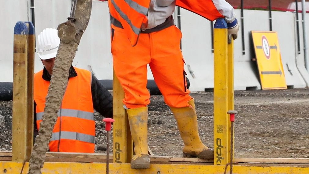 Sulla A1 Milano-Napoli proseguono i lavori di manutenzione straordinaria per il rifacimento della pavimentazione: nelle notti di lunedì 25, martedì... Sulla A1 Milano-Napoli proseguono i lavori di manutenzione straordinaria per il rifacimento della pavimentazione: nelle notti di lunedì 25, martedì...