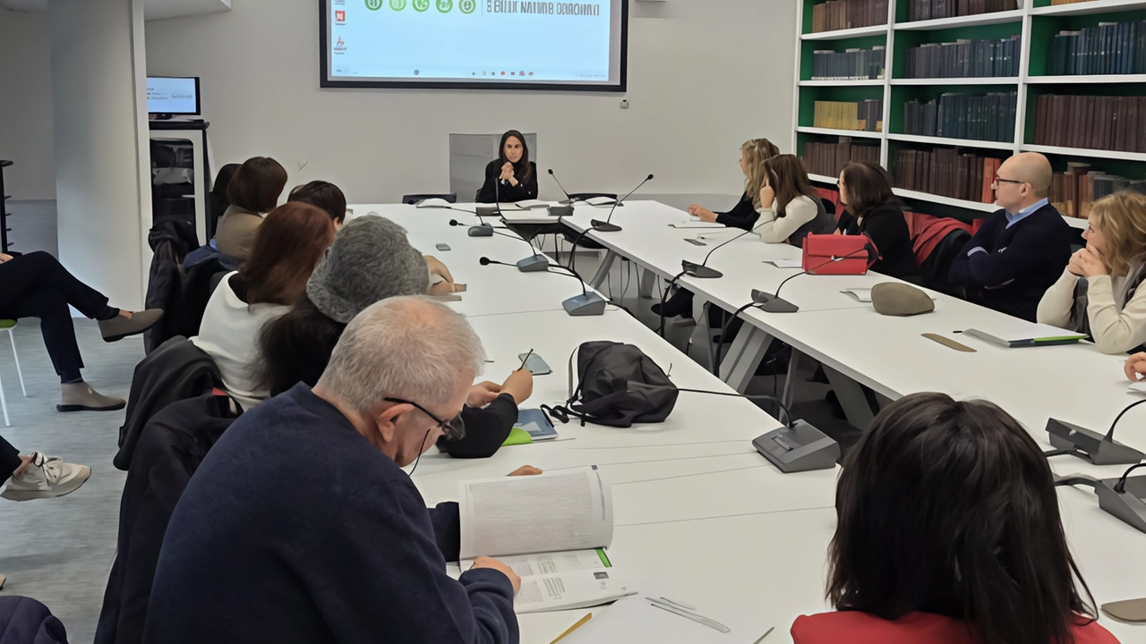 Una delegazione di docenti e dirigenti scolastici ha visitato la Stazione Sperimentale delle Pelli Una delegazione di docenti e dirigenti scolastici ha visitato la Stazione Sperimentale delle Pelli