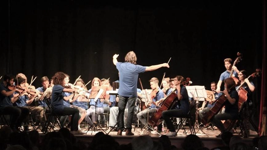 Allievi di ieri e di oggi si uniranno sul palco della Rocca di Castiglione per un concerto che racconta una storia di quarant’anni Allievi di ieri e di oggi si uniranno sul palco della Rocca di Castiglione per un concerto che racconta una storia di quarant’anni