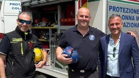 I volontari, il presidente Ruggeri con un collaboratore e il consigliere Bugliani I volontari, il presidente Ruggeri con un collaboratore e il consigliere Bugliani