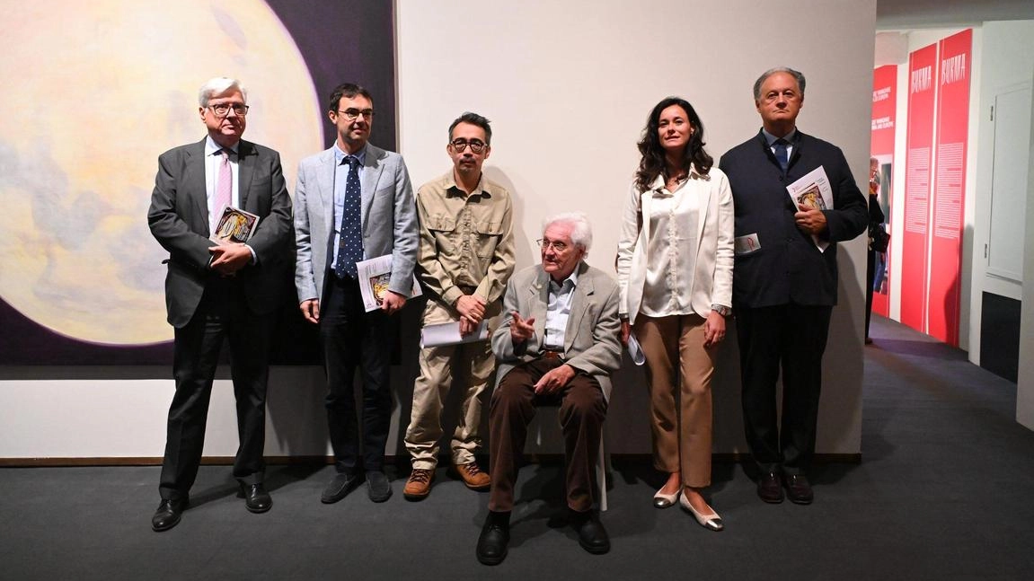 L’artista con i curatori della mostra e la Fondazione Ragghianti (Foto Alcide) L’artista con i curatori della mostra e la Fondazione Ragghianti (Foto Alcide)