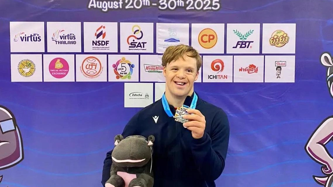 Axel Belig ha vinto la medaglia d’oro nei 100 e nei 200 farfalla ai Mondiali di Bangkok Axel Belig ha vinto la medaglia d’oro nei 100 e nei 200 farfalla ai Mondiali di Bangkok