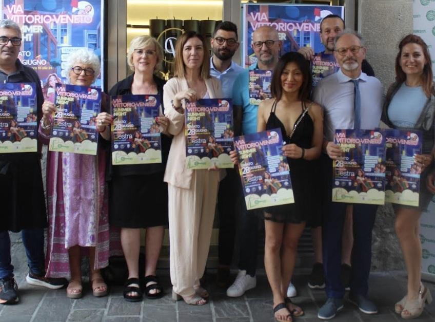 Notte di festa in via Vittorio Veneto. Oggi il debutto della Summer Night Notte di festa in via Vittorio Veneto. Oggi il debutto della Summer Night
