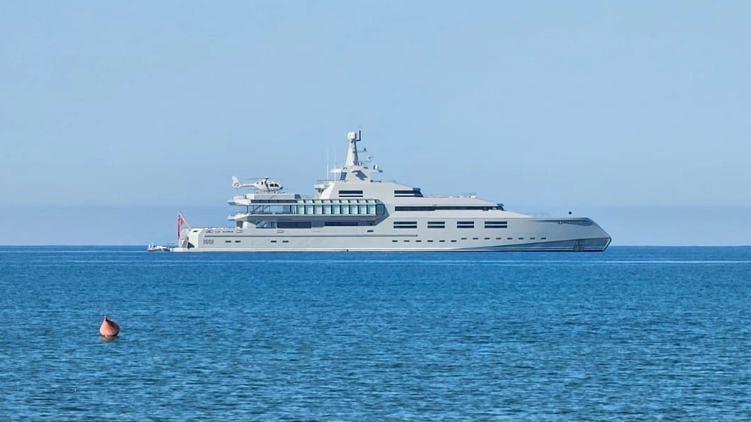 Il mega yacht dello sviluppatore di Word ed Excel a Marina di Grosseto Il mega yacht dello sviluppatore di Word ed Excel a Marina di Grosseto