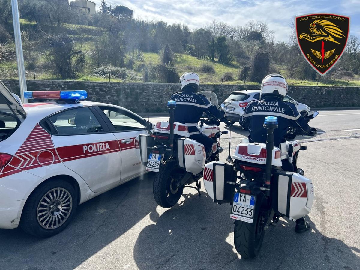 polizia municipale firenze recuperati 102 veicoli rubati