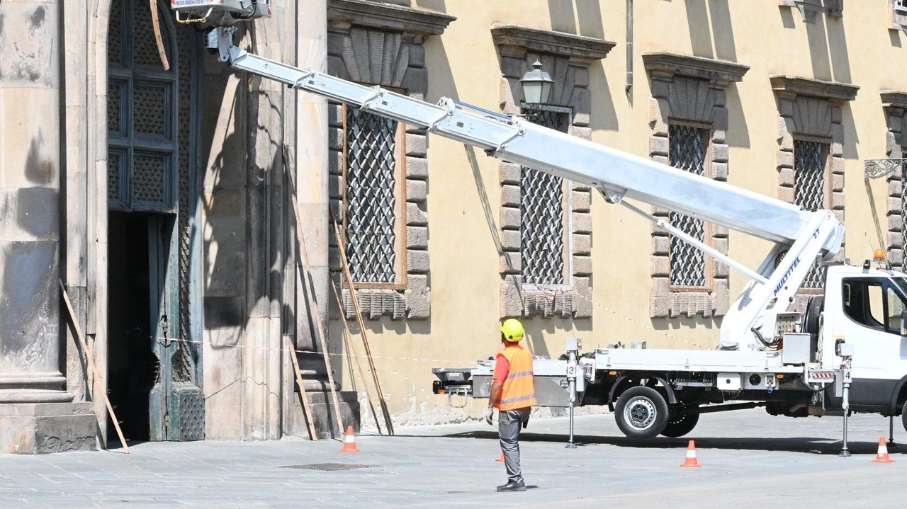Si entra sempre di più nell’atmosfera del Settembre Lucchese. Da ieri sono iniziate le operazioni di montaggio della Luminara di... Si entra sempre di più nell’atmosfera del Settembre Lucchese. Da ieri sono iniziate le operazioni di montaggio della Luminara di...