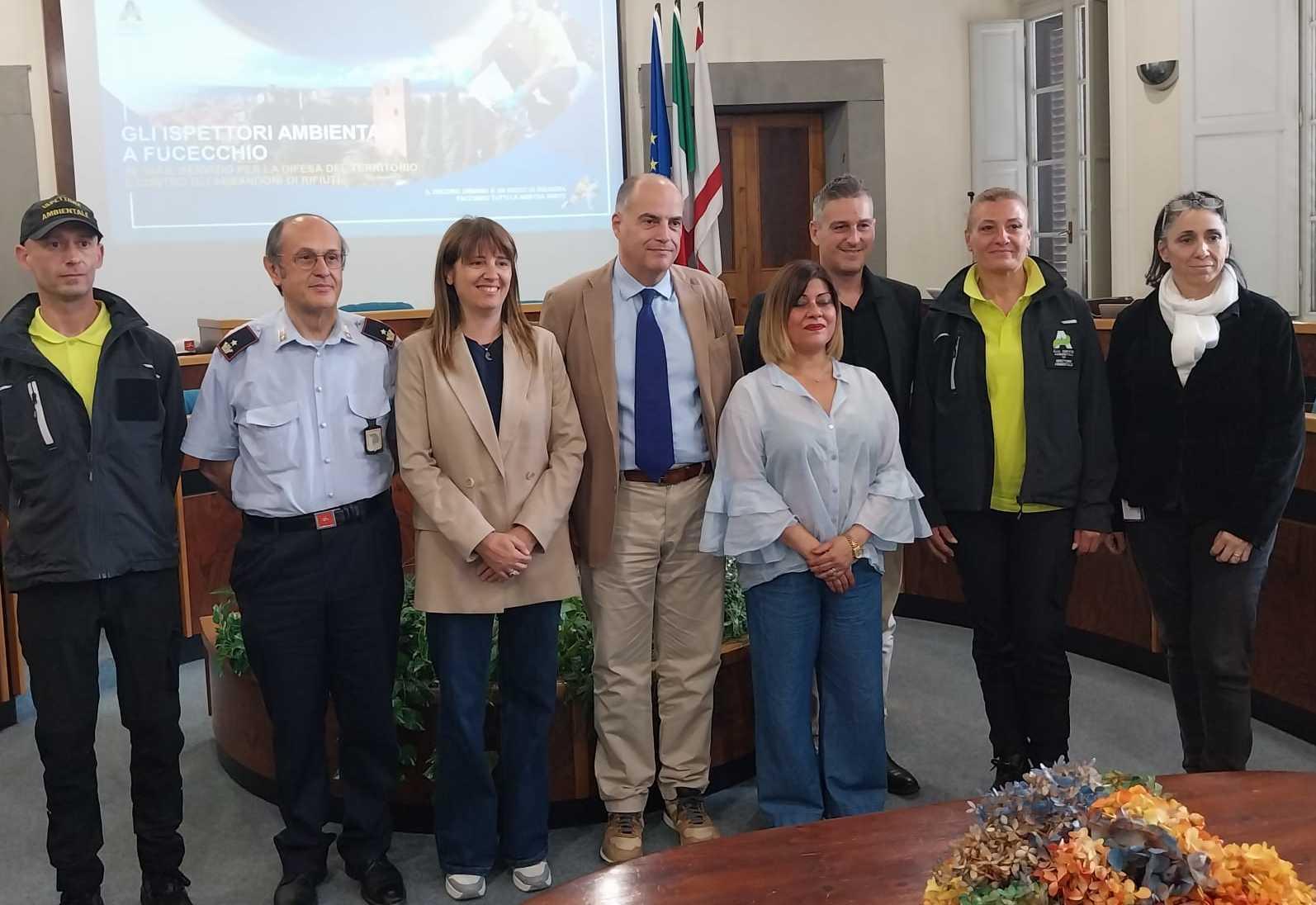 Rifiuti, giro di vite sugli abbandoni. Arrivano gli ispettori ambientali: "Progetti per tutelare il territorio"