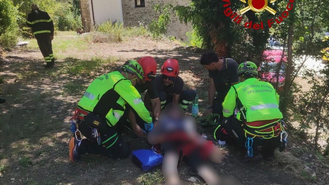 donna scompare nel bosco ritrovata dai vigili del fuoco 8216disidratata ma sta bene8217