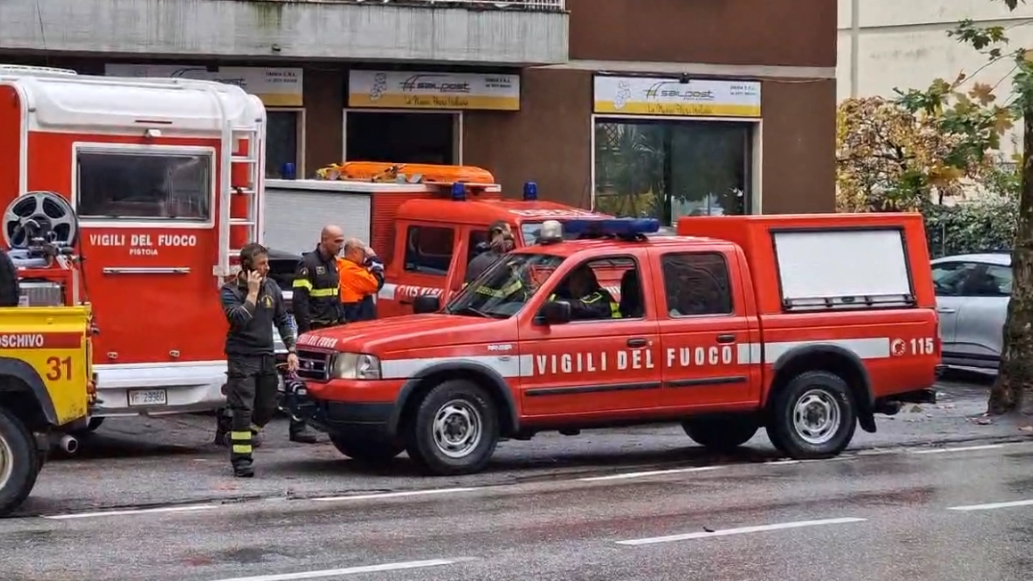 Vigili del fuoco durante le ricerche dell'uomo scomparso a Pistoia Vigili del fuoco durante le ricerche dell'uomo scomparso a Pistoia