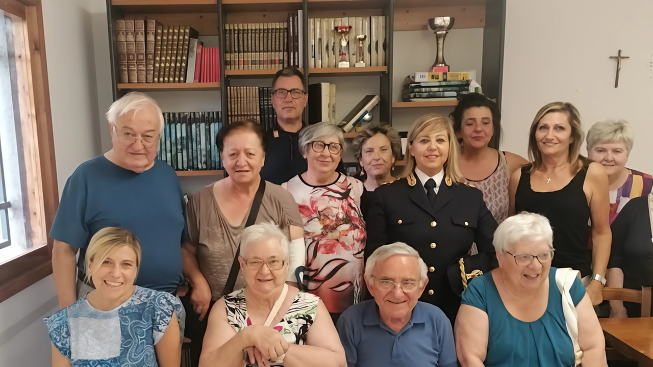 Incontro al centro culturale di Pontevalleceppi su come riconoscere e prevenire le truffe agli anziani, con relatori della Polizia di Stato. Progetto "Rete di Argento" promosso dalla Caritas e Fondazione Perugia. Incontro al centro culturale di Pontevalleceppi su come riconoscere e prevenire le truffe agli anziani, con relatori della Polizia di Stato. Progetto "Rete di Argento" promosso dalla Caritas e Fondazione Perugia.